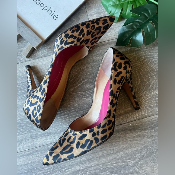 Kate spade satin cheetah leopard pointed toe pumps. Made in Italy. Size 7 - Picture 3 of 10
